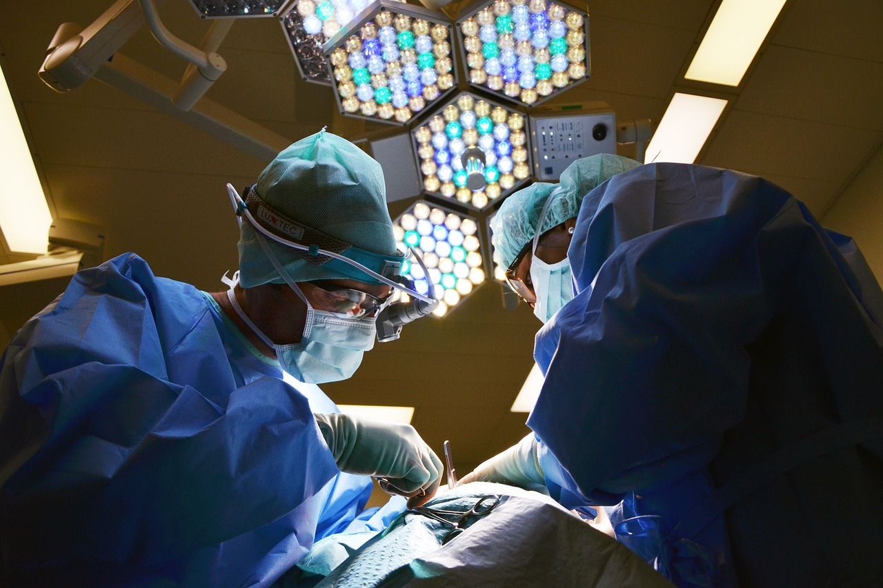 foto operación cirugía hospital esterilización forzada sanidad